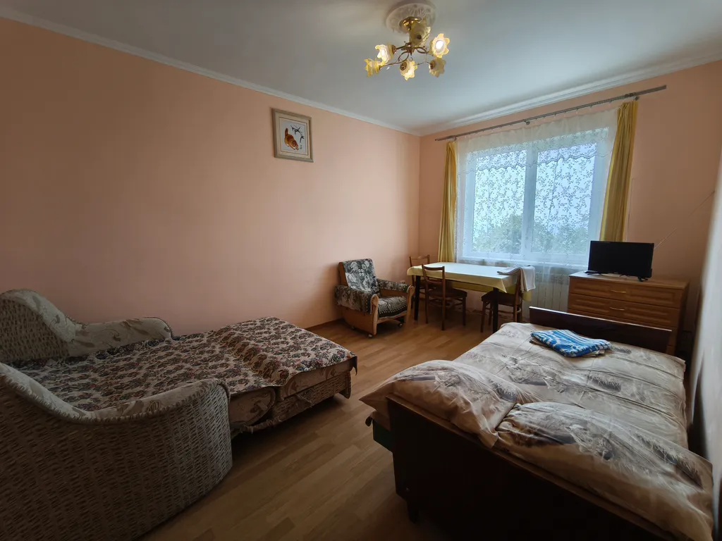 Коттедж Уютная 2-х комнатная квартира в частном доме с бесплатной парковкой — аренда посуточно в Алупка