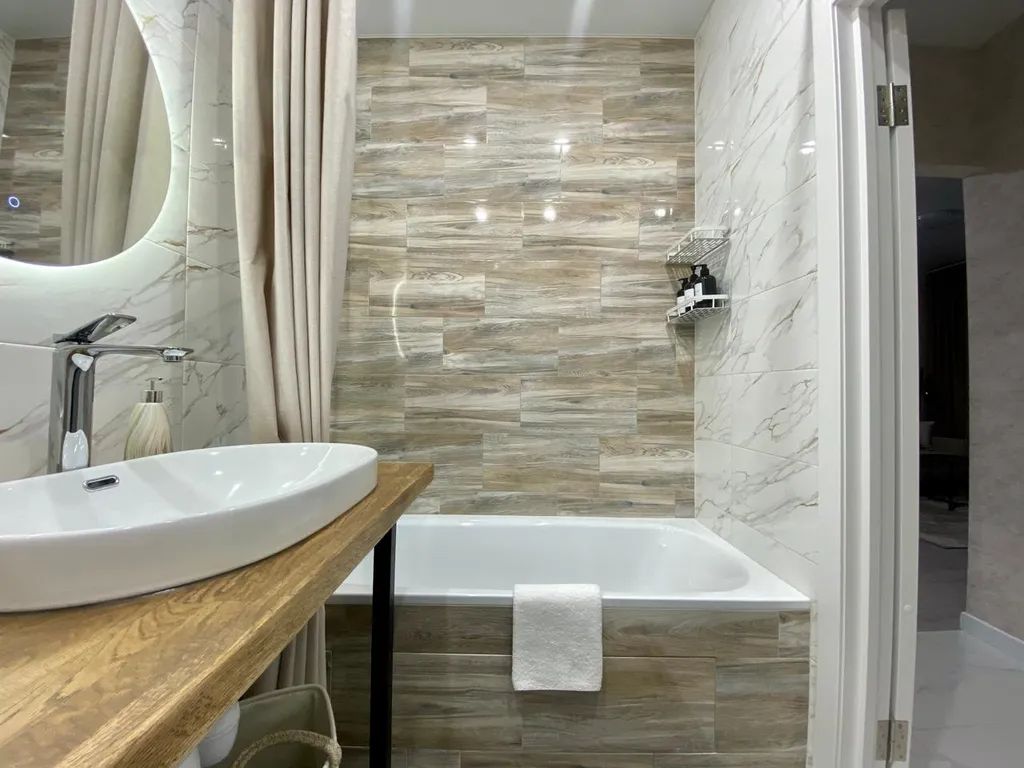 Трехкомнатная квартира Mocha Mousse недалеко от вокзала