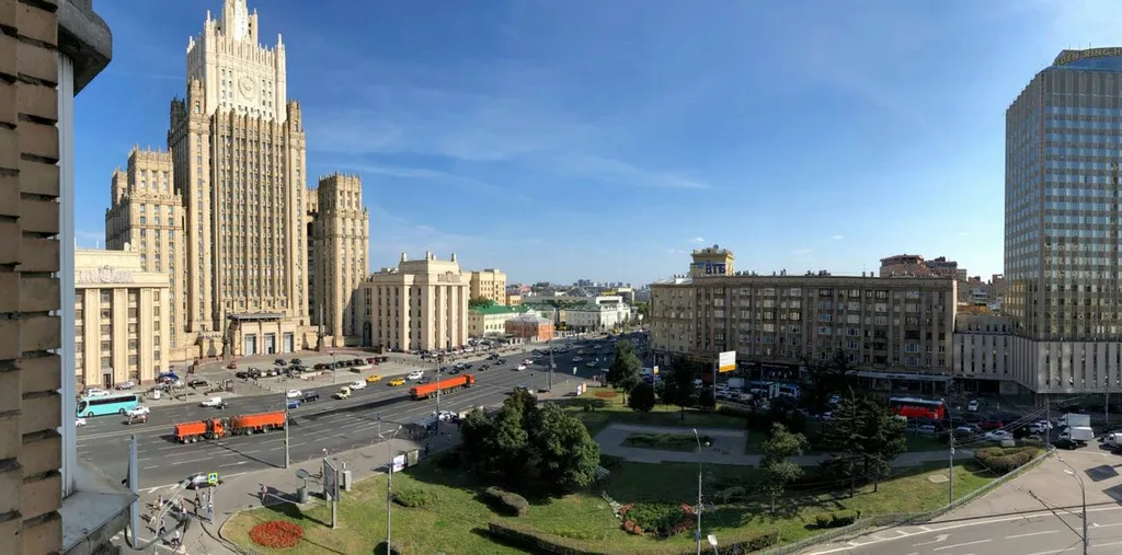 Квартира Двухкомнатная квартира с прекрасным видом на центр — Москва