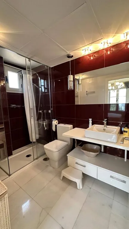 Уютная Семейная Вилла с открытым бассейном