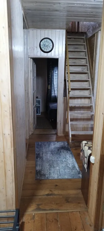 Романтик у реки