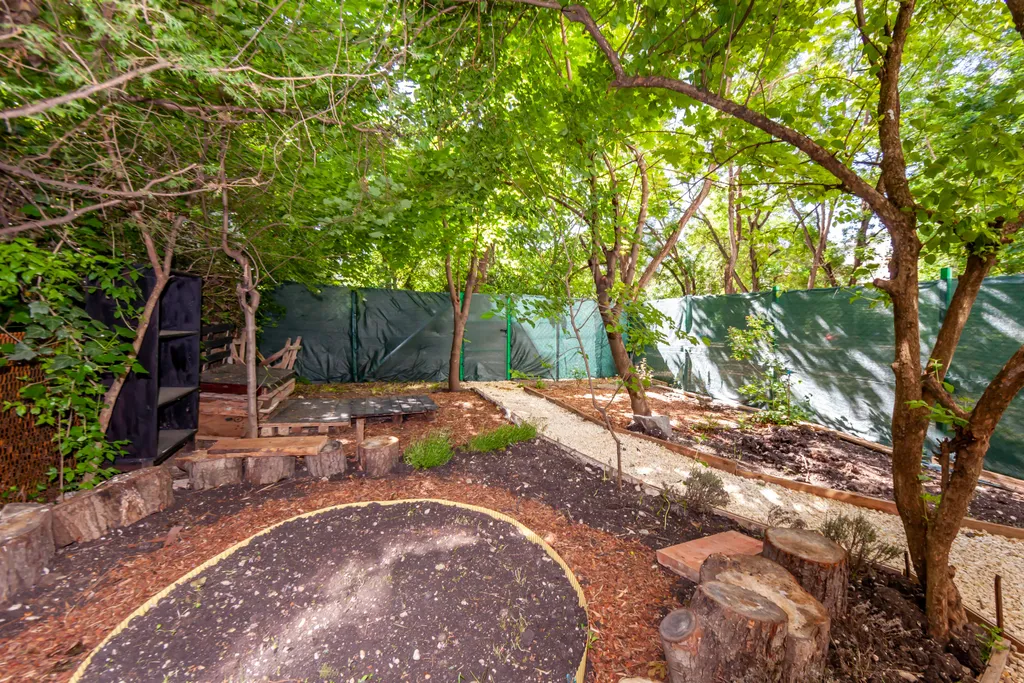 Уютная новая студия с садом на москольце