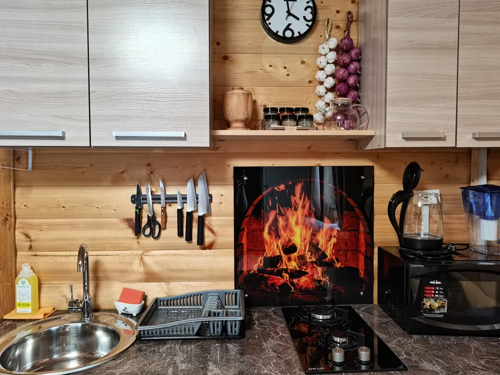 В пешей доступности магазин (900м),кaфе (50м)