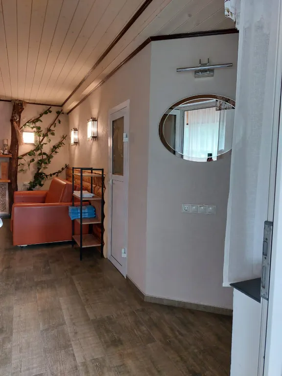 Банный домик на пруду