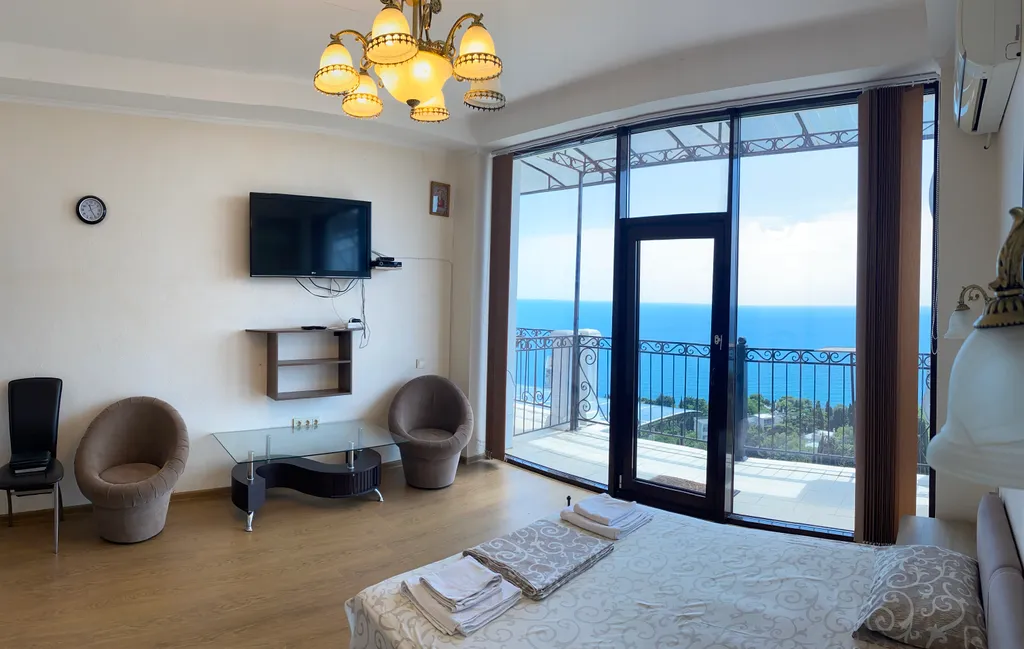 Квартира с отдельной спальней — аренда посуточно в Кореиз