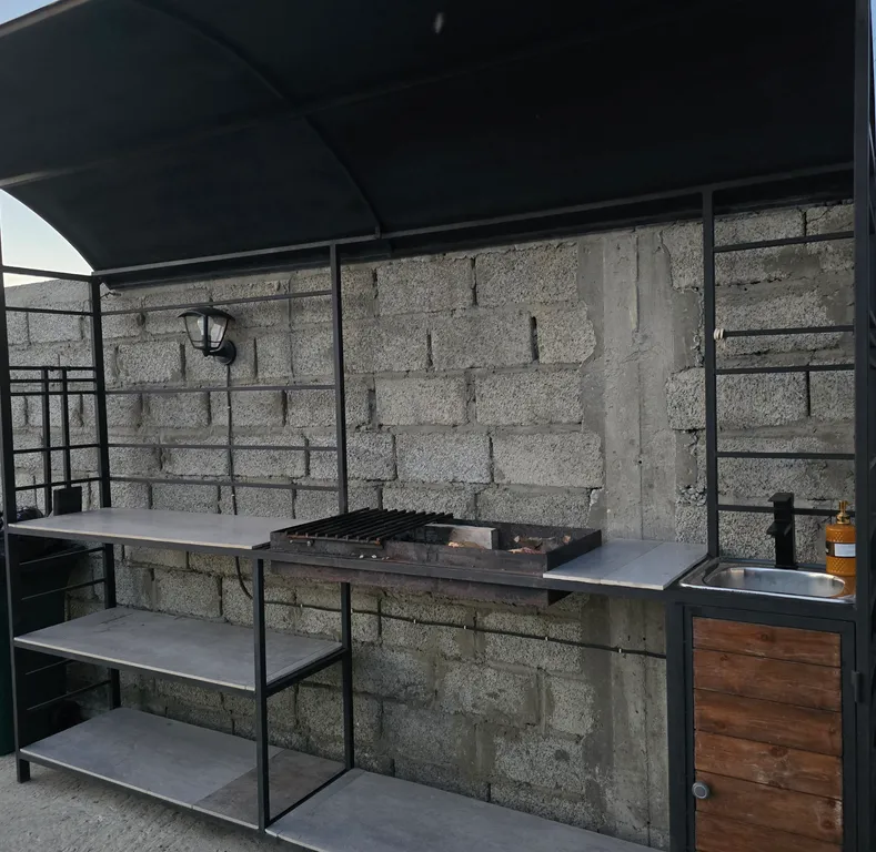 Дом коттедж в городе (в черте)