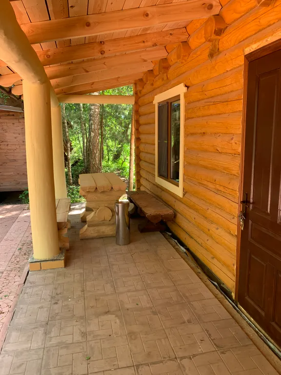 Дом семейный на озере в сосновом бору