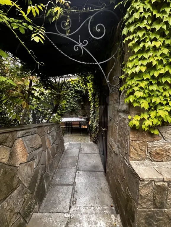 Коттедж Бутовый дом на участке 5 соток — аренда посуточно в Ялта