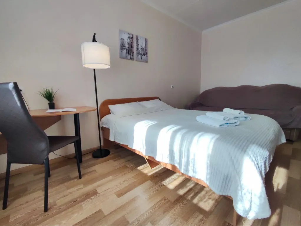 Уютнaя cветлaя квартира в центре рядом с парком Победы