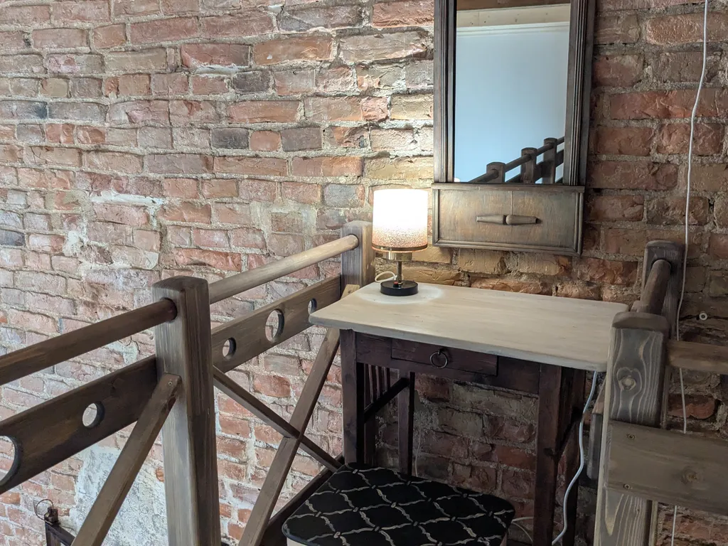 Уютная двухуровневая квартира-студия в доме XIX века