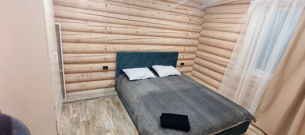 Срубовой дом на берегу волги