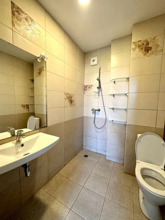 Уютная квартира рядом с морем в частном доме с садом