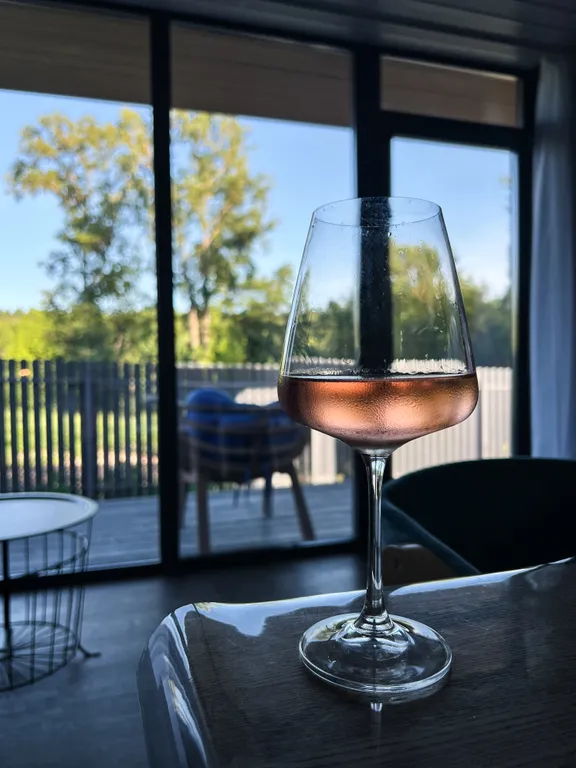 Дом на берегу пруда в Эко-местечке с банным чаном