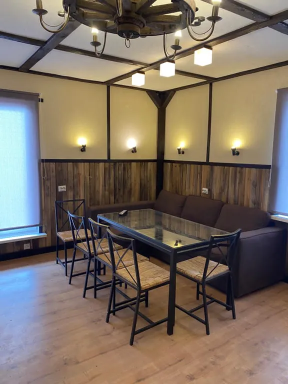 Коттедж с дизайнерской отделкой и камином