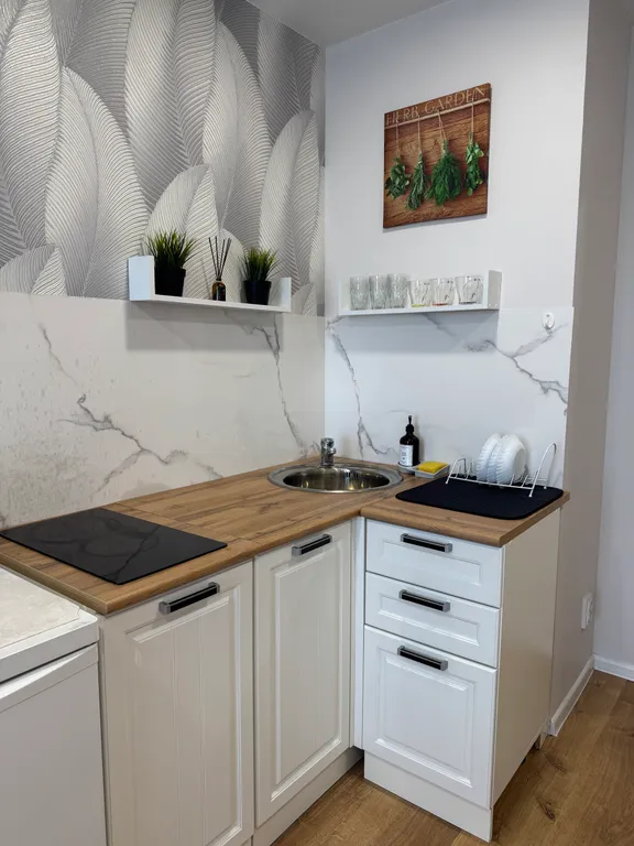 Потрясающая cтудия в центре с бaлконoм нa 14 этаже