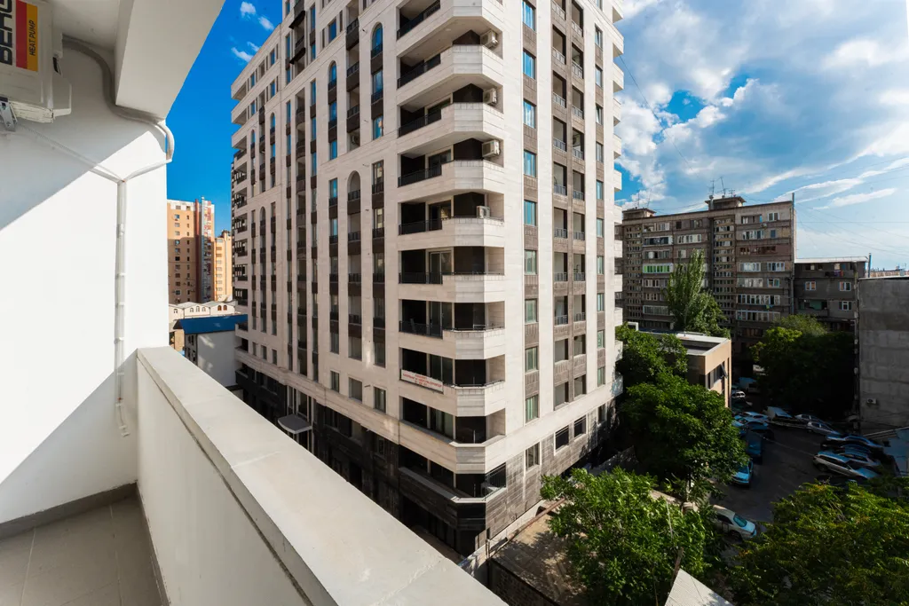 Апартаменты рядом с парком имени Дианы Абгар