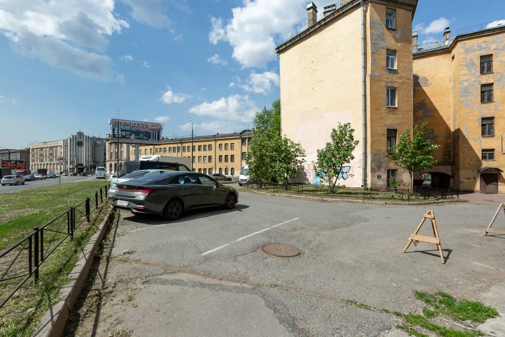 Видовая 2-х комнатная квартира в доме с историей в сердце города