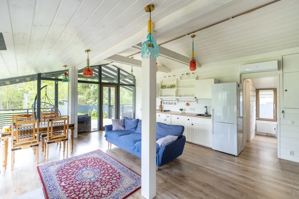 Цветочный домик с камином