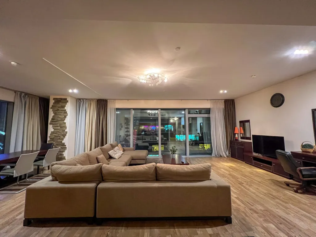 Угловые 3-комнатные апартаменты в Москва сити на 52 этаже