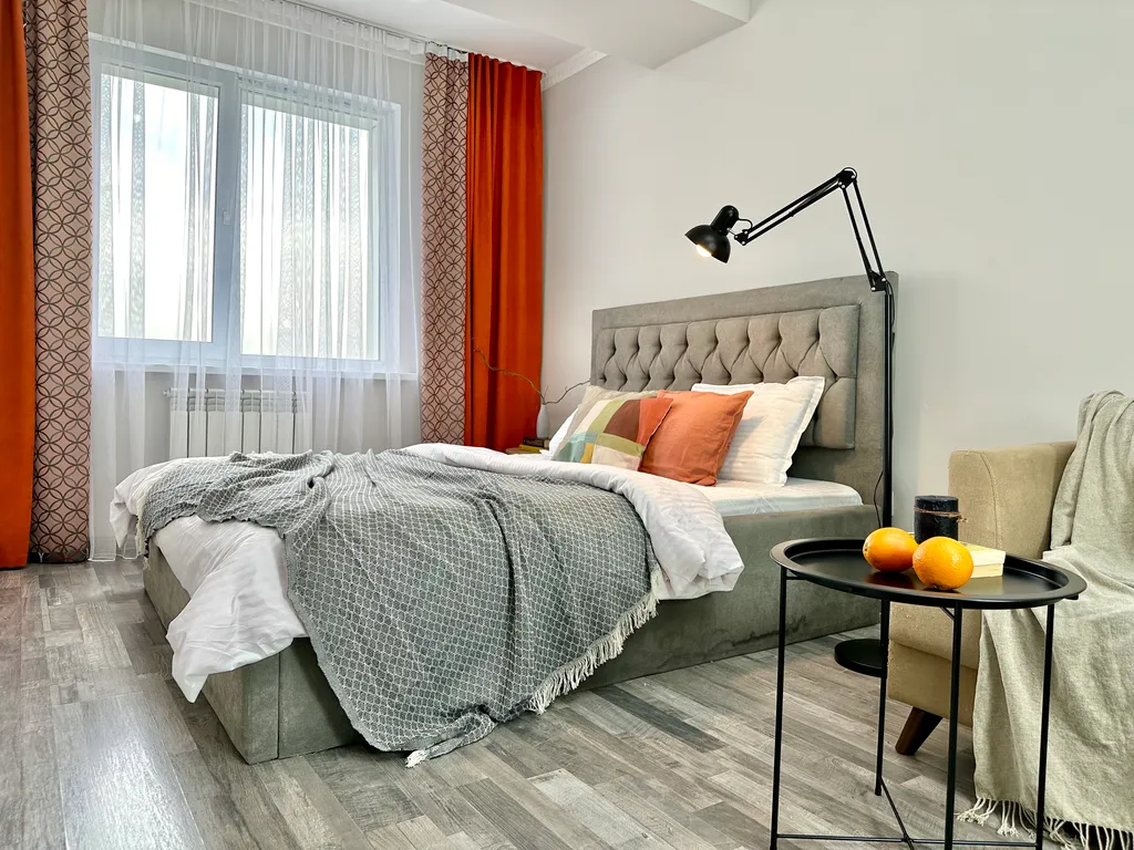 Яркая квартира Терракота в центре города с видом на Коктобе — аренда посуточно в Алматы