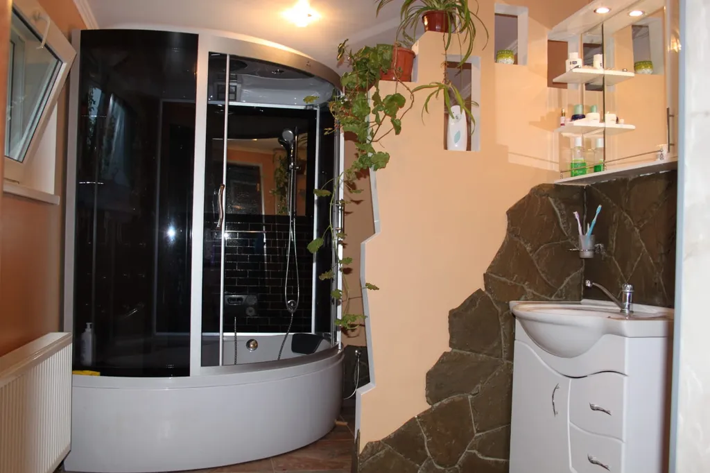 Частный дом с отдельным  двором