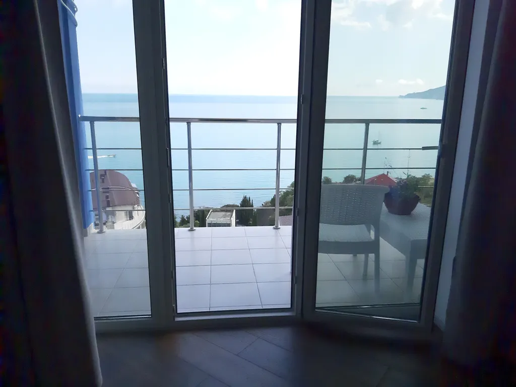 Квартира с видом на море и Ялтинскую бухту