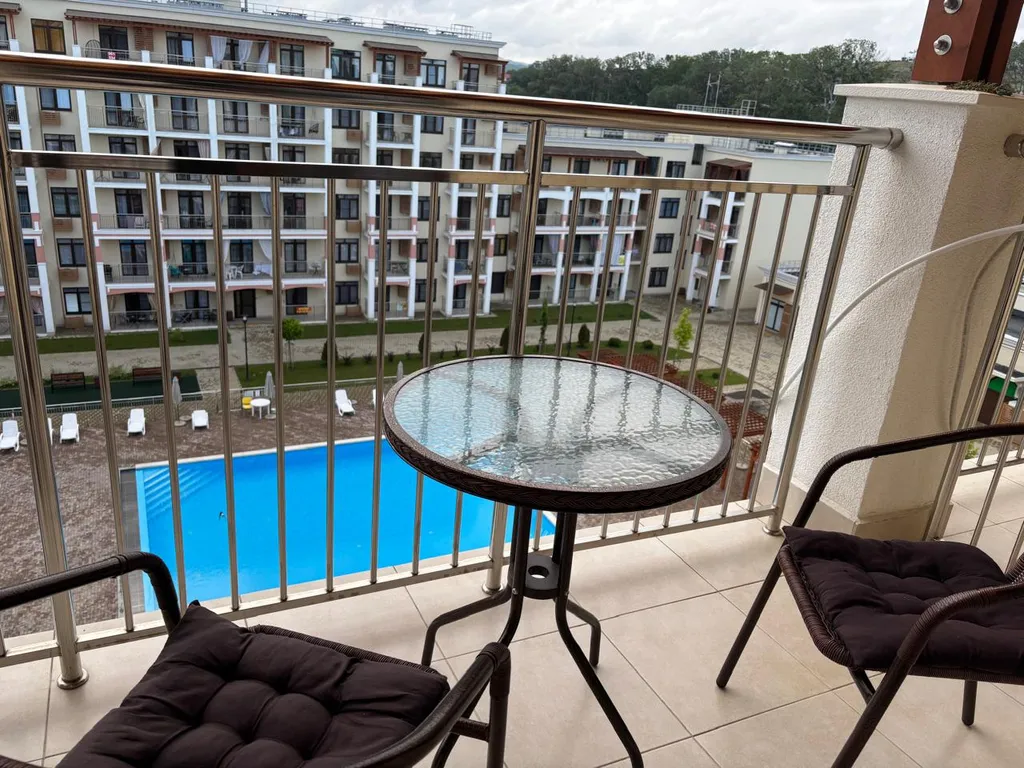 398 студия с бассейном для трёх человек