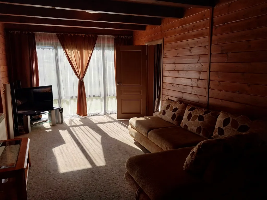 Коттедж на берегу озера Глубокое