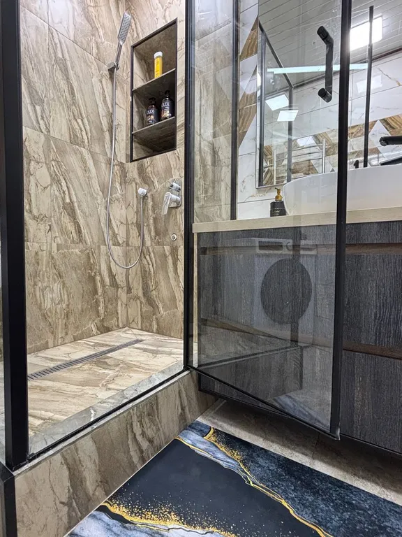 Просторная, чистая двушка с кухней-столовой в историческом центре