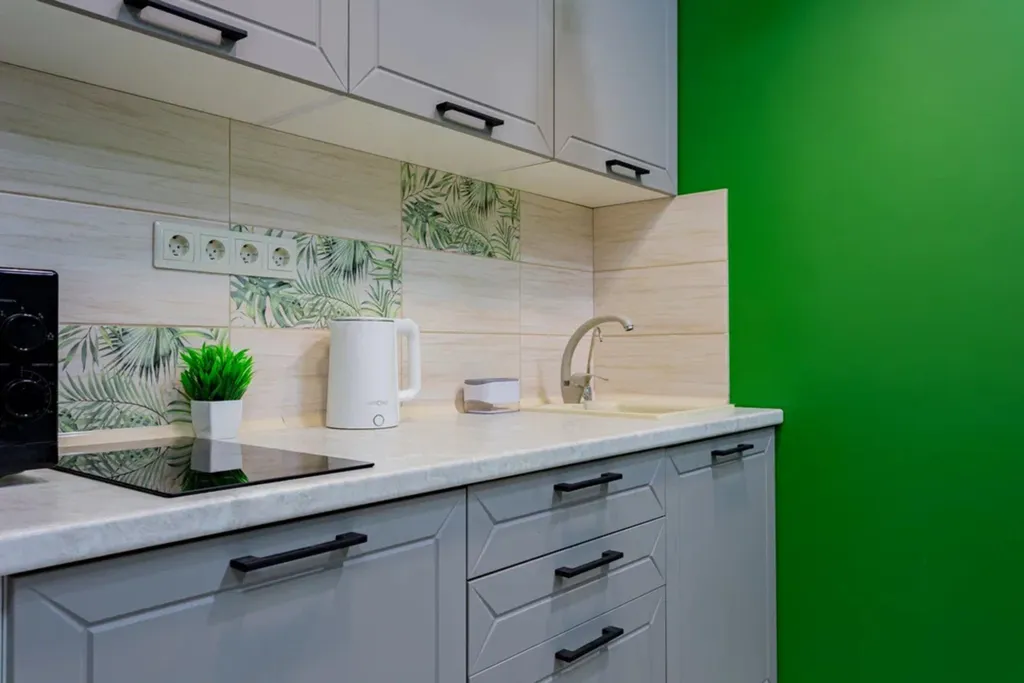 Яркая студия для троих в ЖК Летний