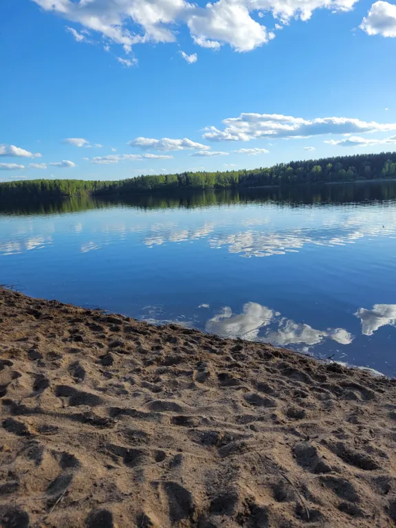 Дом на берегу водохранилища