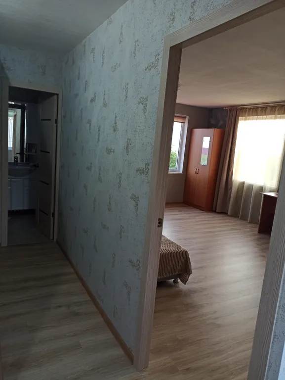 Комната с видом на море и горы