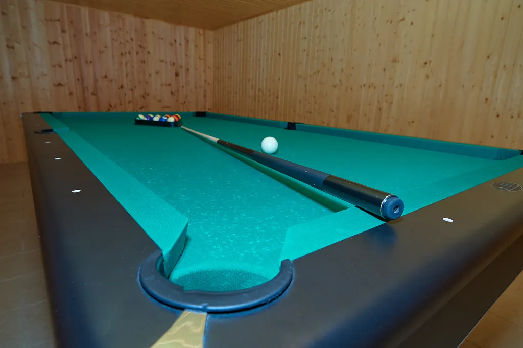 Уютный коттедж с 4-ми спальнями, баней и бильярдом у озера