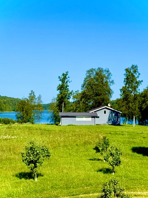 Домик с озером