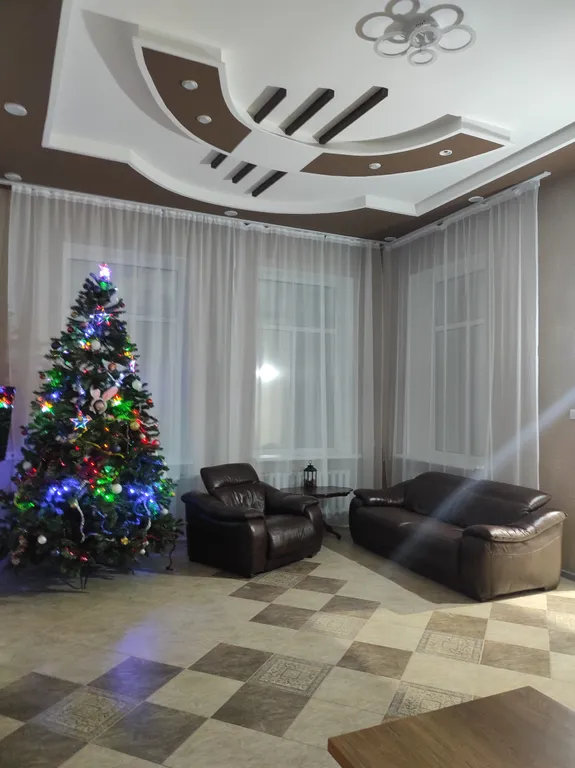 Коттедж с баней и бассейном на участке 6 соток