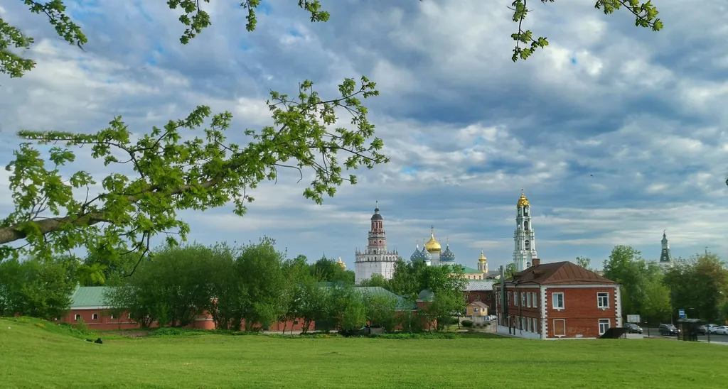 Уютный необычный домик Хоббита, экскурсии на ретроавто, мастер-классы