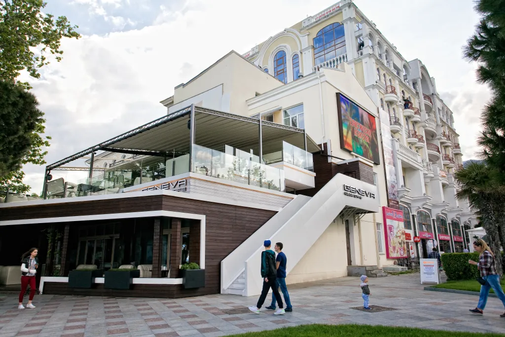 Апартамент на набережной с видом на горы