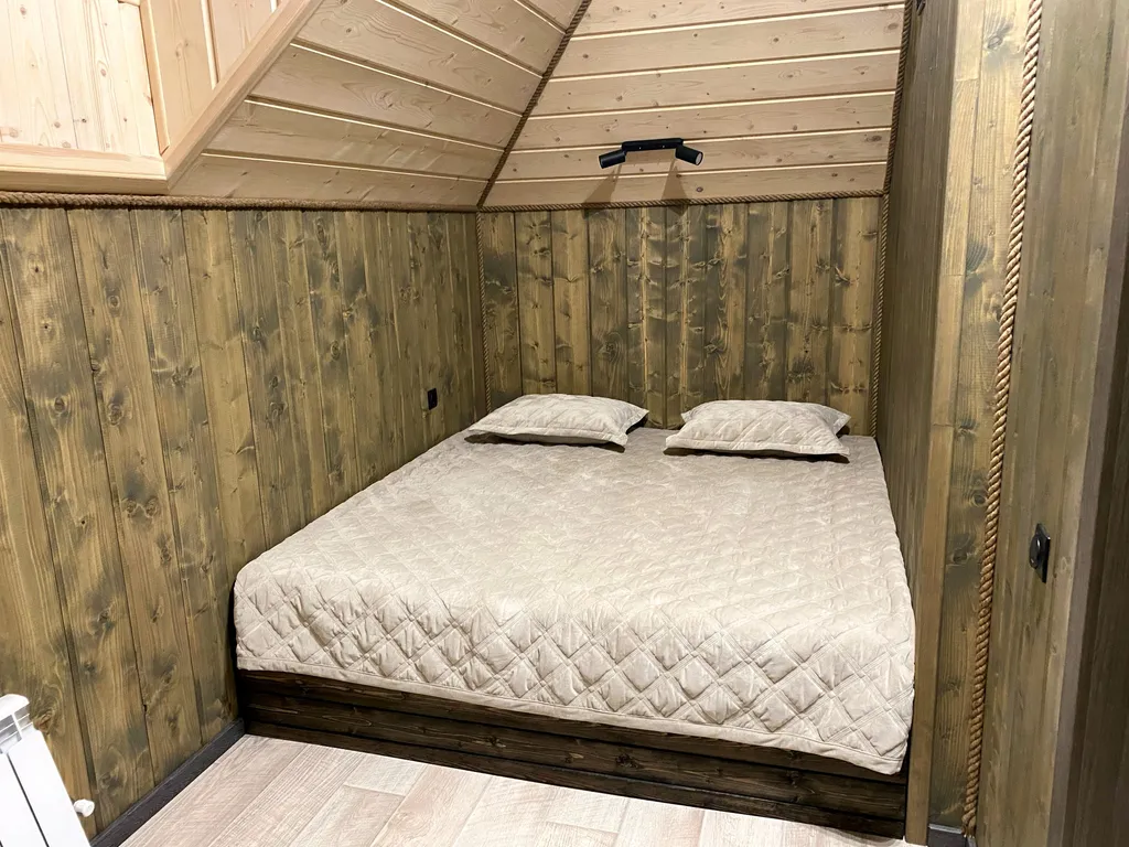 Современный новый дом с баней и банным чаном и бассейном