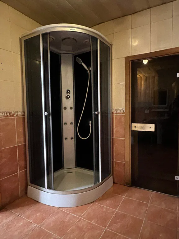 Дом с баней и бассейном