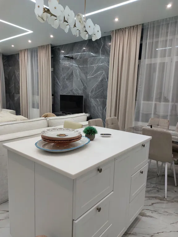 Резиденция в деревне в окружении леса