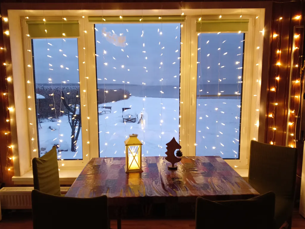 Домик сказка на берегу озера Селигер