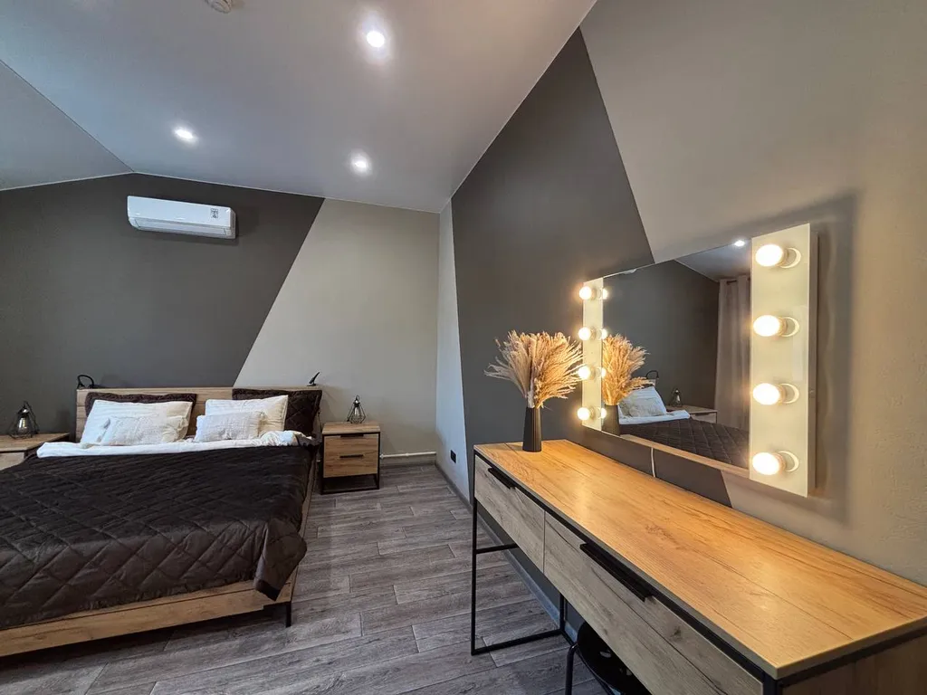 Шикарная трехкомнатная квартира с собственной Бесплатной парковкой!