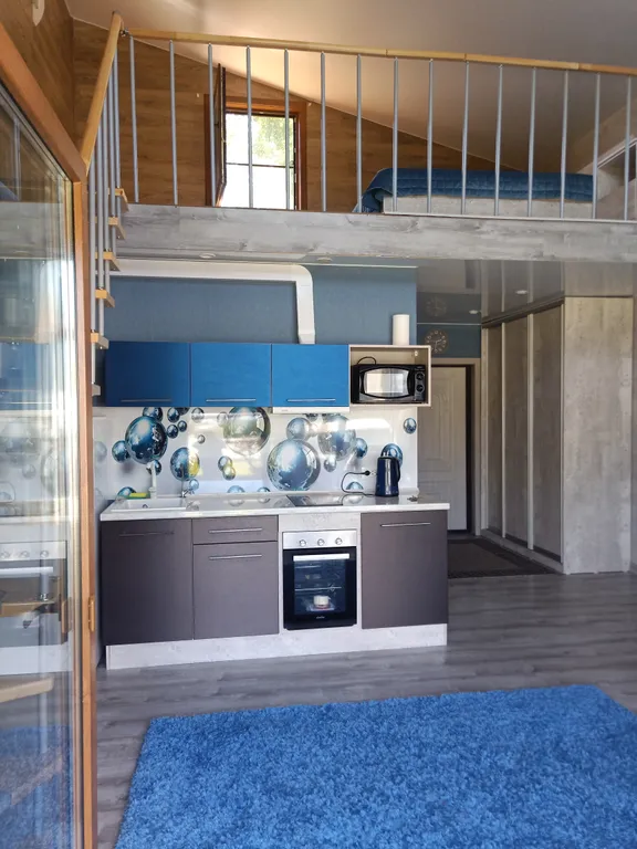 Домик с видом на озеро