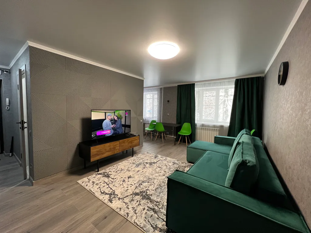 Уютная квартира в центре города с новым ремонтом — аренда посуточно в Шахты