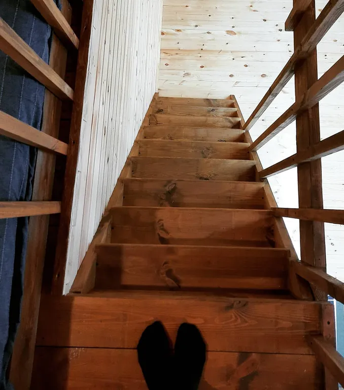 Красный домик с видом на Байкал