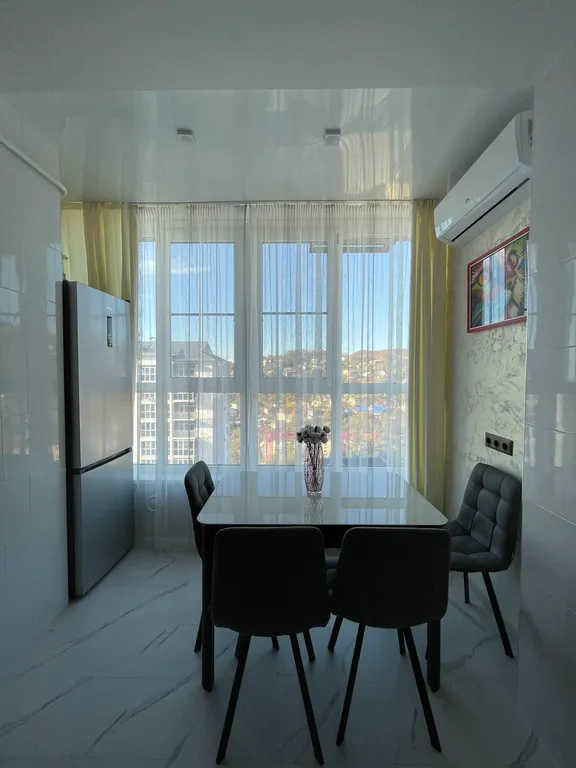 Новая квартира с видом на море в центре