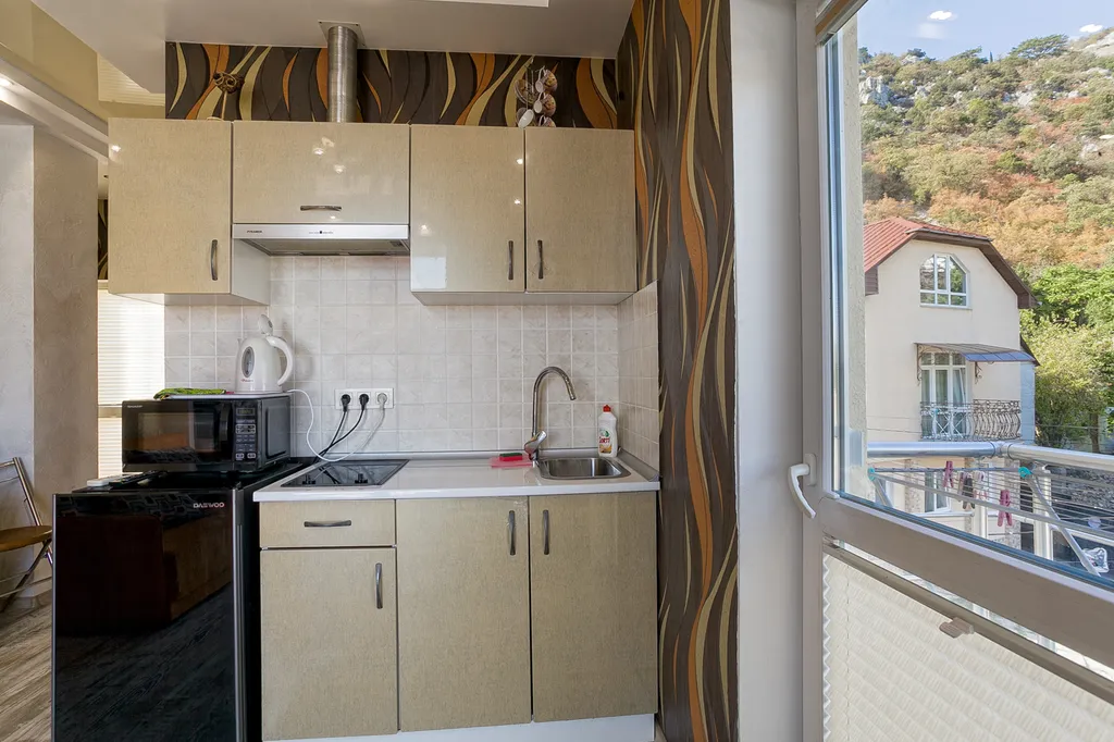 Видовая уютная студия с двумя балконами под горой Кошка