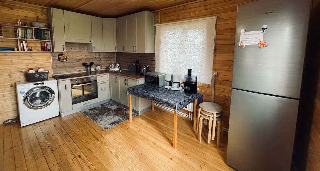 Уютный деревянный дом в тихой деревне