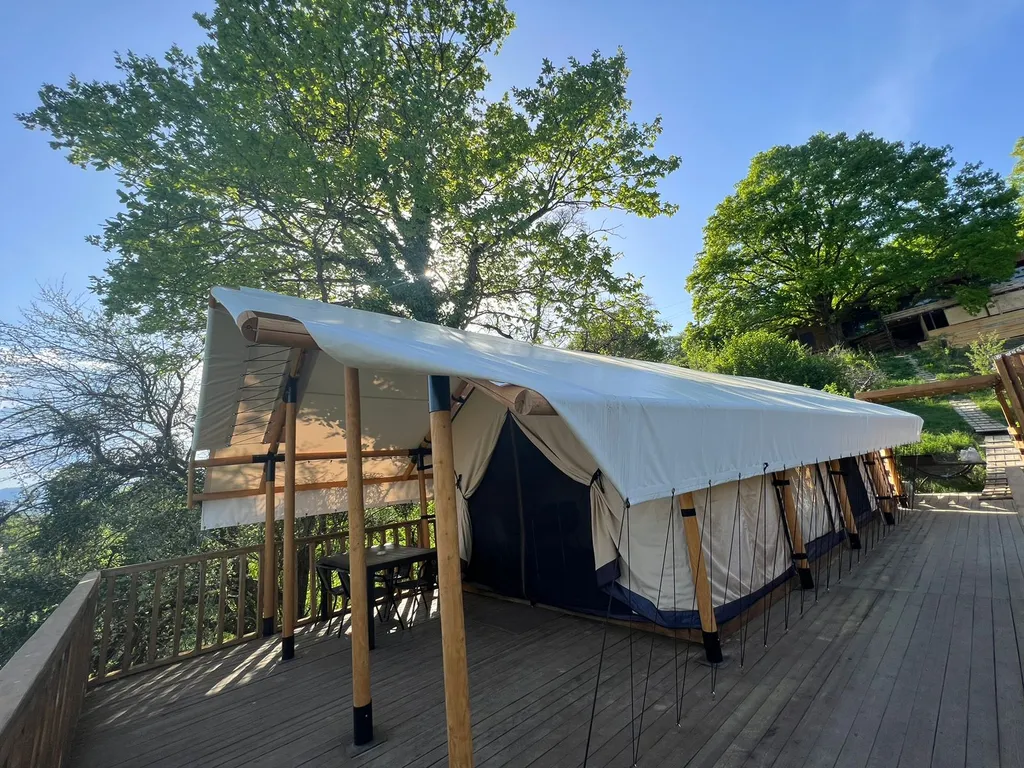 Сафари-тент с подогреваемым бассейном