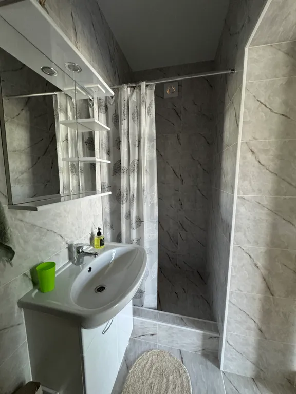 Уютная студия с дизайнерским ремонтом и балконом